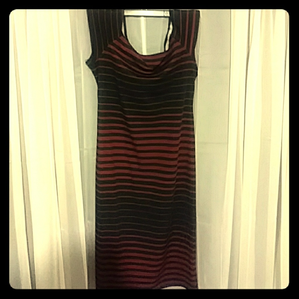 A beautiful knee-length casual dress.